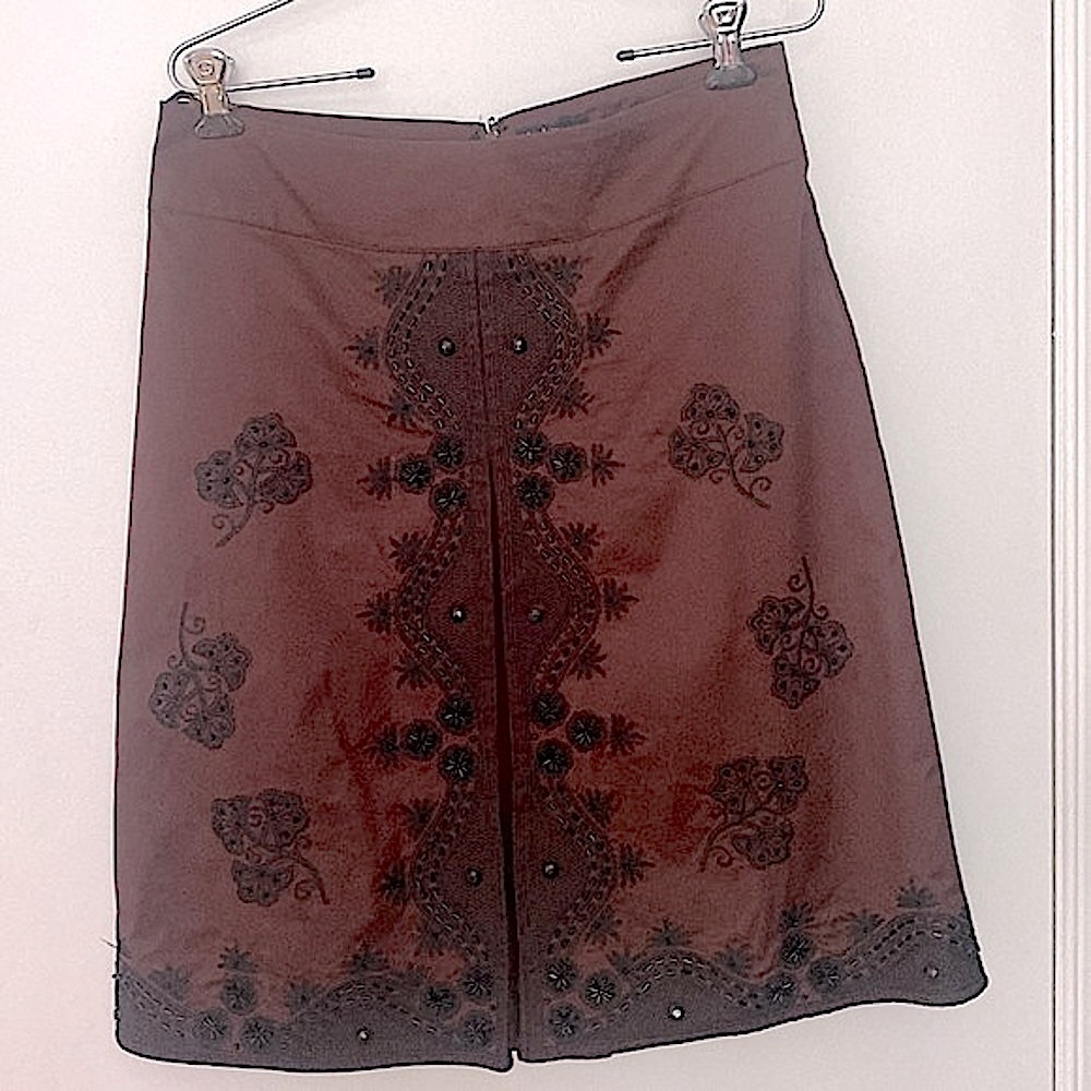 Le Chateau, fully lined brown skirt with black embellishments, Size 5/6